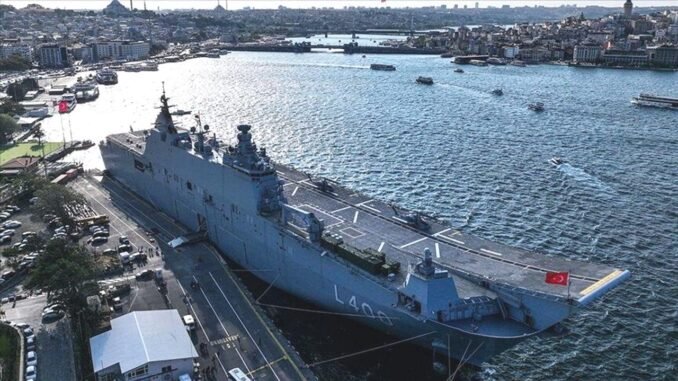 Le TCG Anadolu a rencontré des citoyens à Istanbul - Gare Express